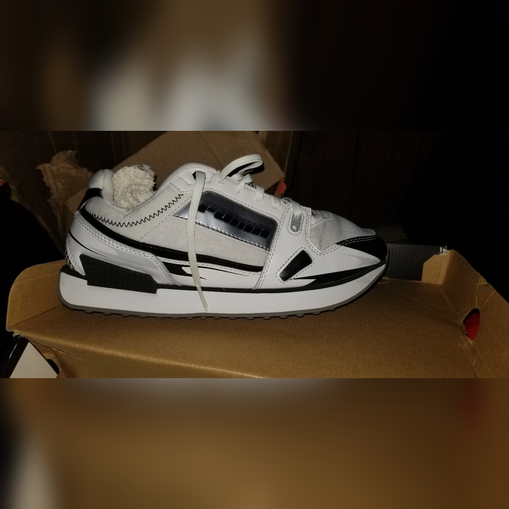 new in box womens 10 pumas